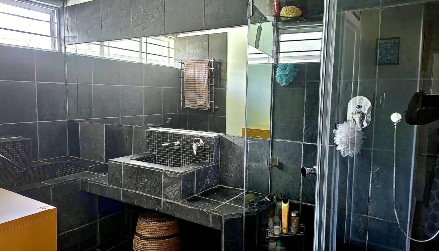 To Let 1 Bedroom Property for Rent in Sea Point Western Cape
